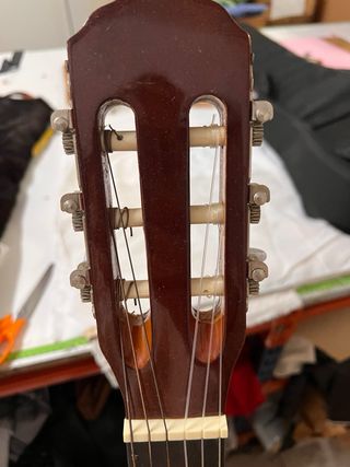 Guitarra española con funda