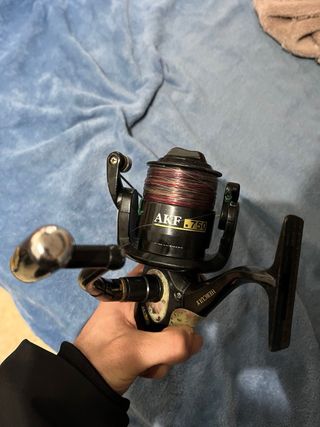 Carrete de pesca AKF 750