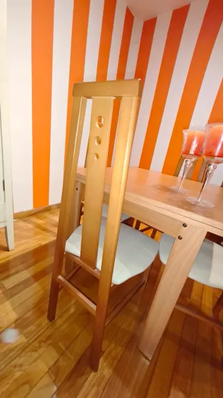 Mesa de comedor con 4 sillas