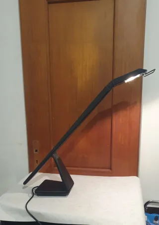 Lampada da tavolo design nero