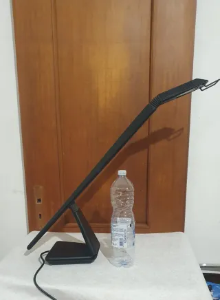 Lampada da tavolo design nero