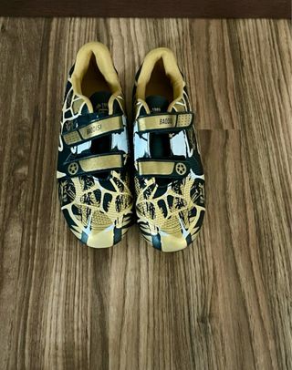 Botas ciclismo doradas y negras T37