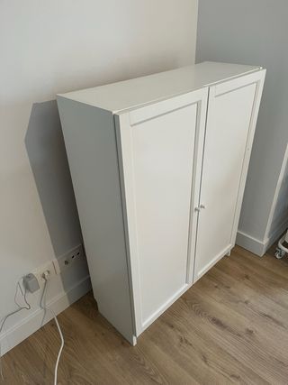 Estantería blanca de madera