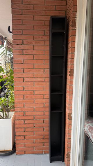 Estantería estrecha Ikea negra