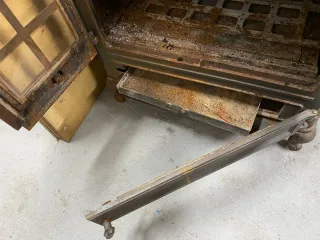 Chimenea de leña antigua