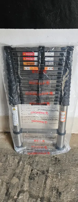 Escalera telescópica 4.4 mt.    Nueva sin usar