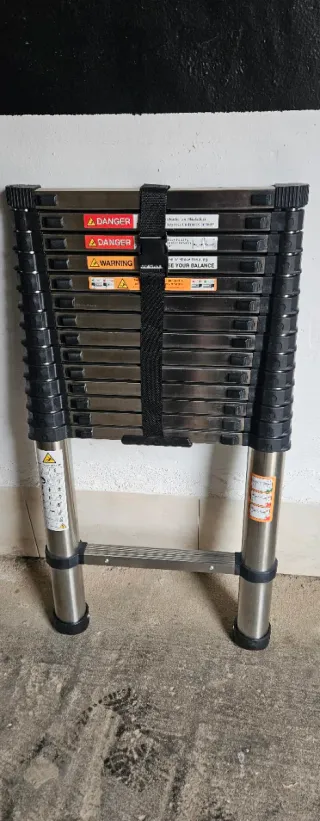 Escalera telescópica 4.4 mt.    Nueva sin usar