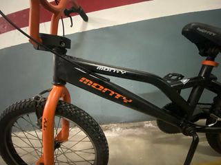 Bicicleta BMX Monty Negra y Naranja sin apena