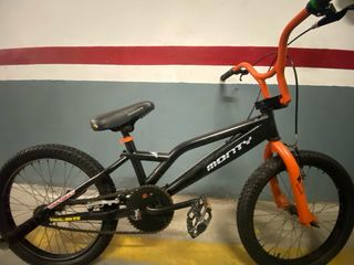 Bicicleta BMX Monty Negra y Naranja sin apena