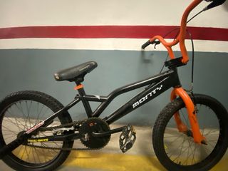 Bicicleta BMX Monty Negra y Naranja sin apena