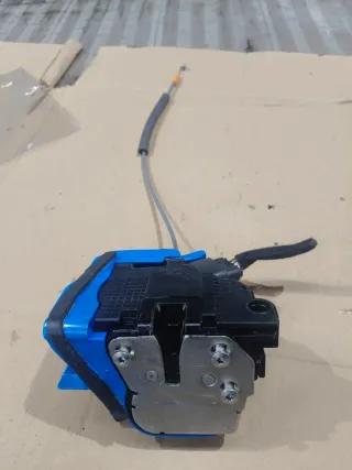 Cerradura Izquierda Hyundai i20 BC3 T-GD