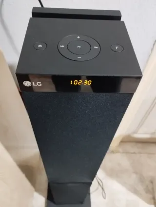 TORRE DE SONIDO LG