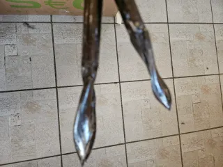 2 vecchi attrezzi per fare buchi nel legno