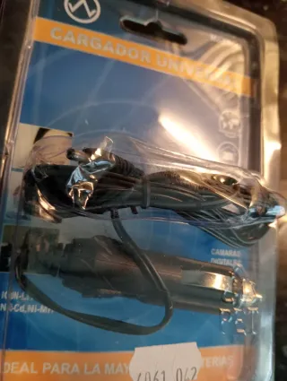 Caricabatterie universale per batterie al litio AA AAA