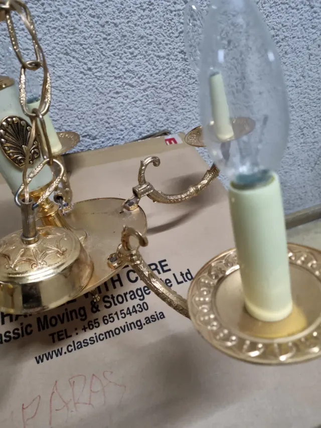 Lámpara de metal dorada 5 brazos