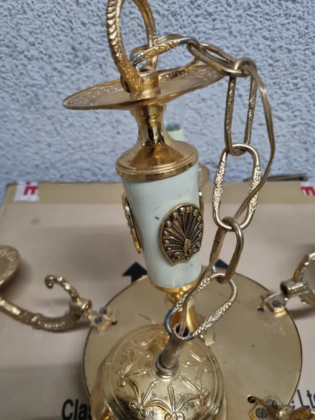 Lámpara de metal dorada 5 brazos