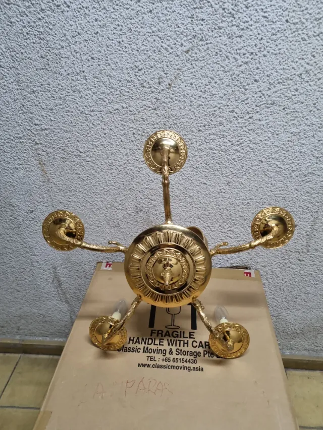 Lámpara de metal dorada 5 brazos