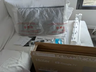 Televisor Haier LED Full HD 40" negro.