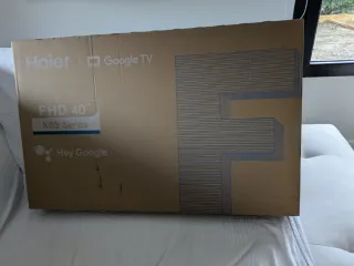 Televisor Haier LED Full HD 40" negro.