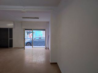 Local comercial en alquiler en Los Ángeles - Cruz de Caravaca en Almería