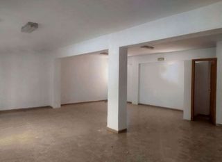 Local comercial en alquiler en Los Ángeles - Cruz de Caravaca en Almería