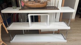 Estantería Moderna Blanca y Plateada