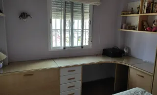 Escritorio modular con armario y estantes