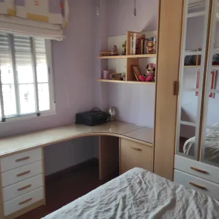 Escritorio modular con armario y estantes