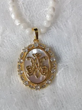 Collar y medalla nacar natural Avemaría