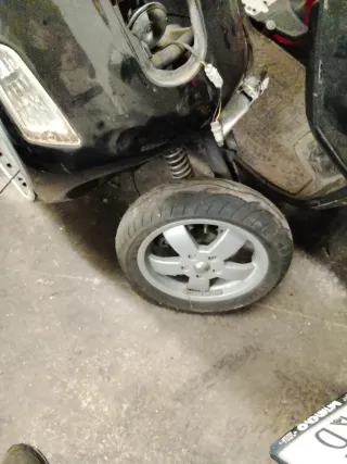 Vespa GTS 125 Scooter Automática