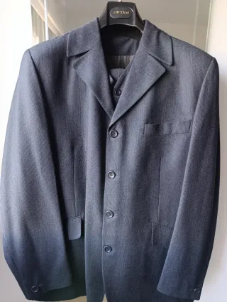 Traje de novio negro en lana fría de José Tomás