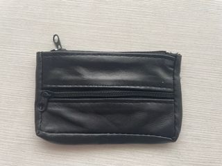 Monedero negro con cremallera por solo 1€
