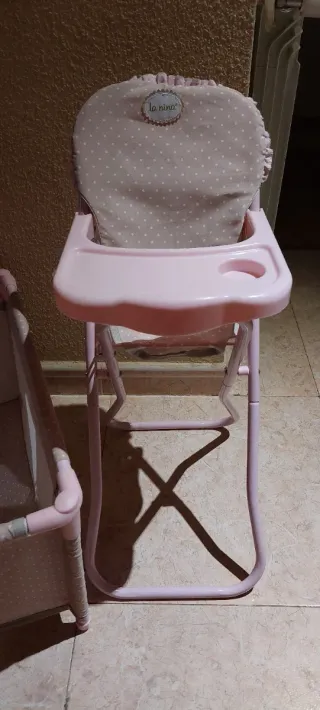 Conjunto Muñeco Bebé: Cuna y Trona