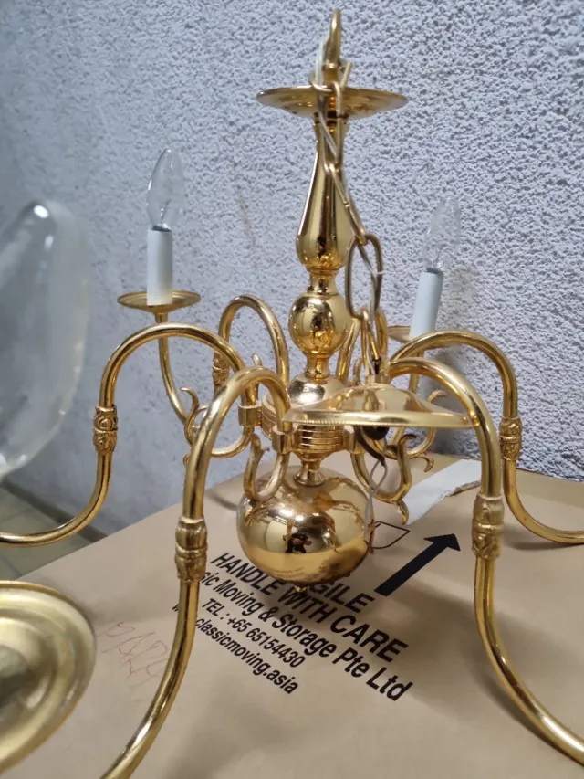 Lámpara de metal dorada 6 brazos