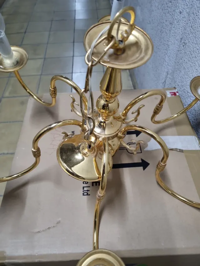 Lámpara de metal dorada 6 brazos