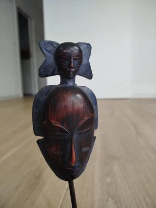 Figuras de madera decorativas