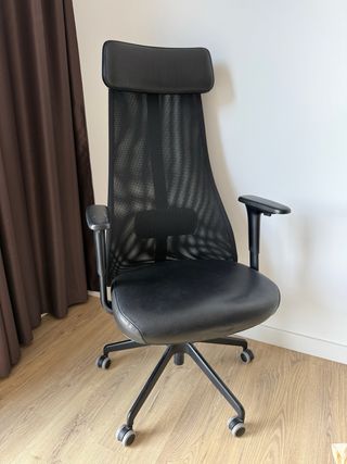 Silla de oficina IKEA con reposabrazos