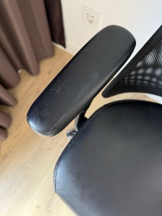 Silla de oficina IKEA con reposabrazos