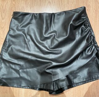 Falda/pantalón Zara efecto piel negro