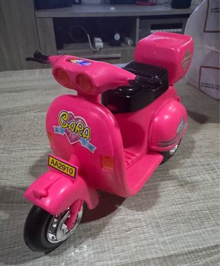 Vespa rosa giocattolo per bambole