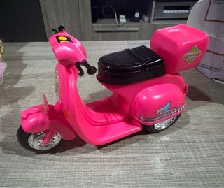 Vespa rosa giocattolo per bambole