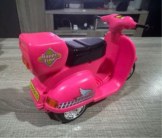 Vespa rosa giocattolo per bambole