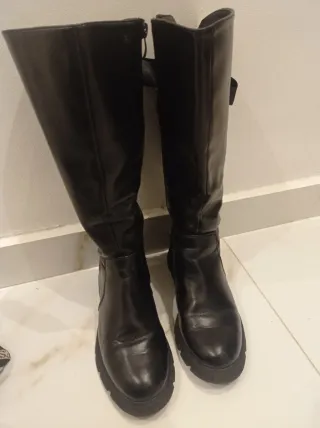 Botas altas negras con cordones