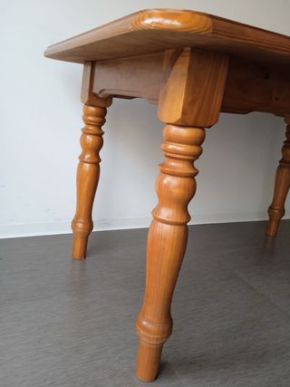 Mesa de comedor o cocina de madera