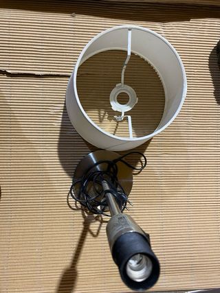 Lámpara de mesa moderna