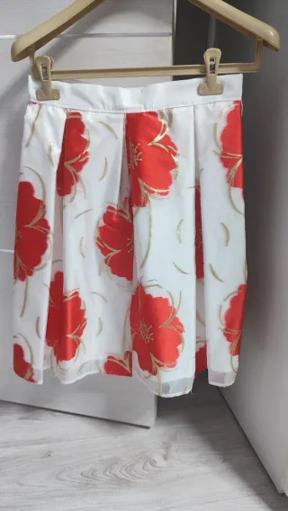 Falda niña flores roja y blanca T. 10-12