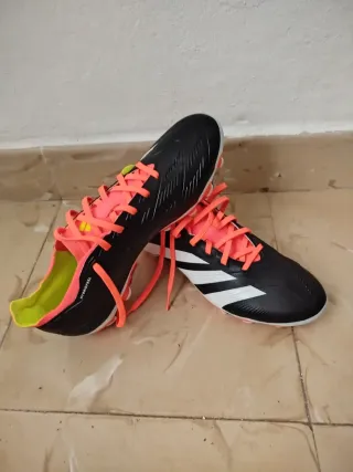 Botas de fútbol Adidas Predator Negras y Rojas