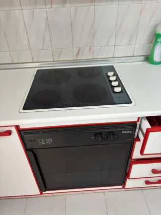 Cocina completa con horno y vitrocerámica incluida