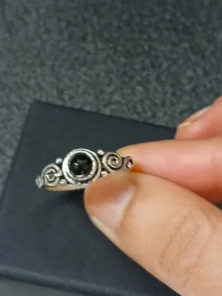 Anel artesanal com pedra preta