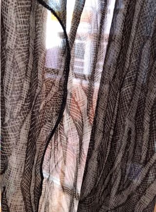 Bufanda ligera y transparente